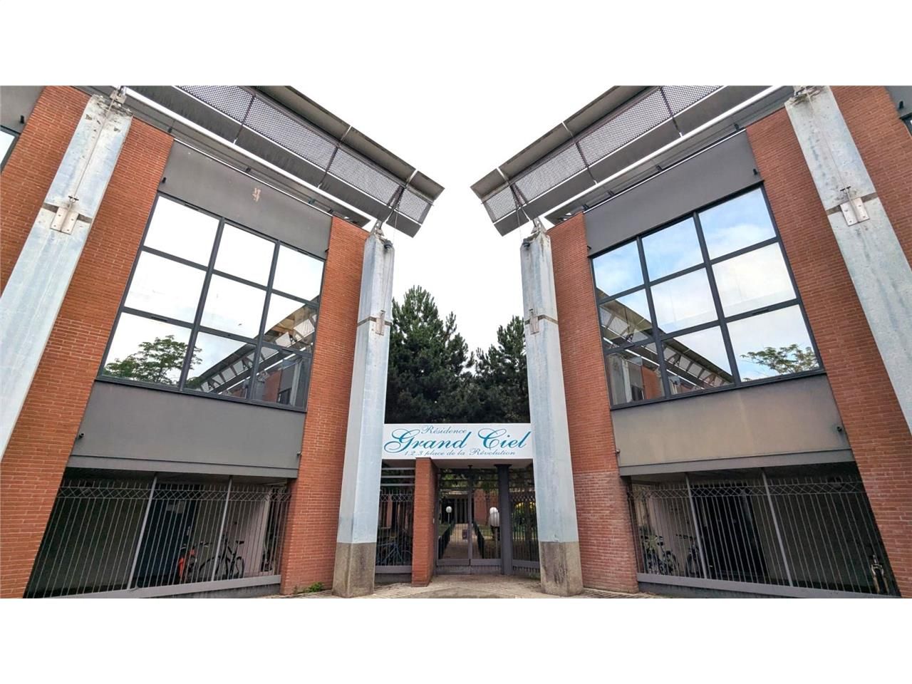 Bureaux à vendre à BLAGNAC dans un immeuble situé