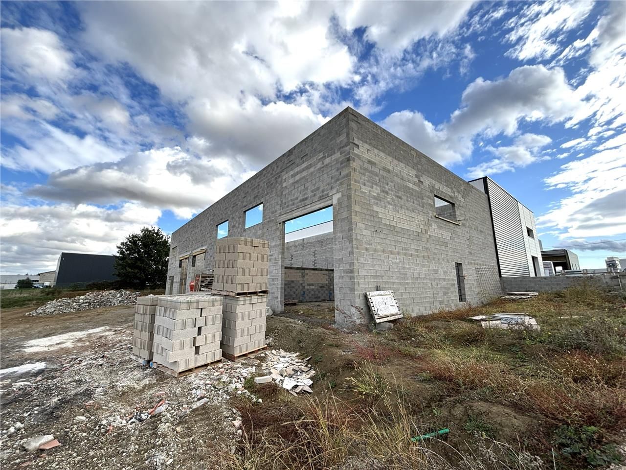 A vendre, au Nord-Est de TOULOUSE, un bâtiment d'