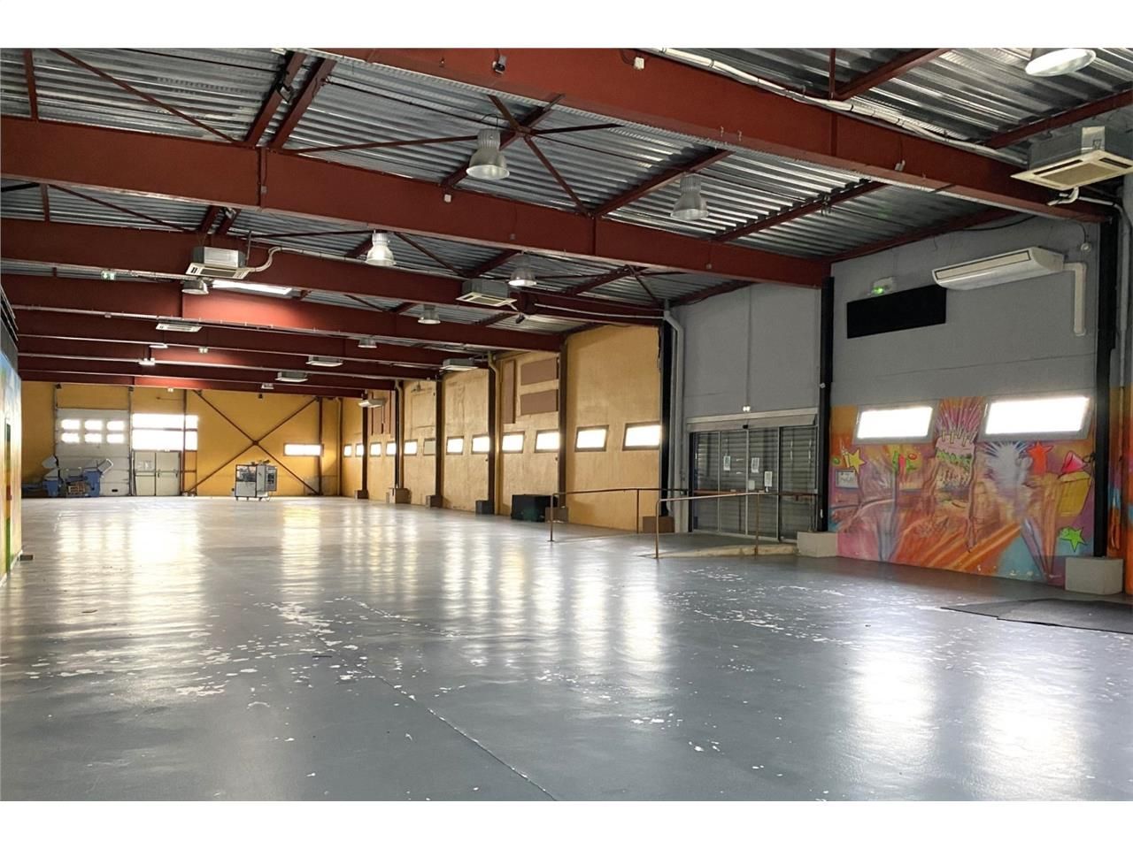 A louer, un bâtiment indépendant d'activité, comm