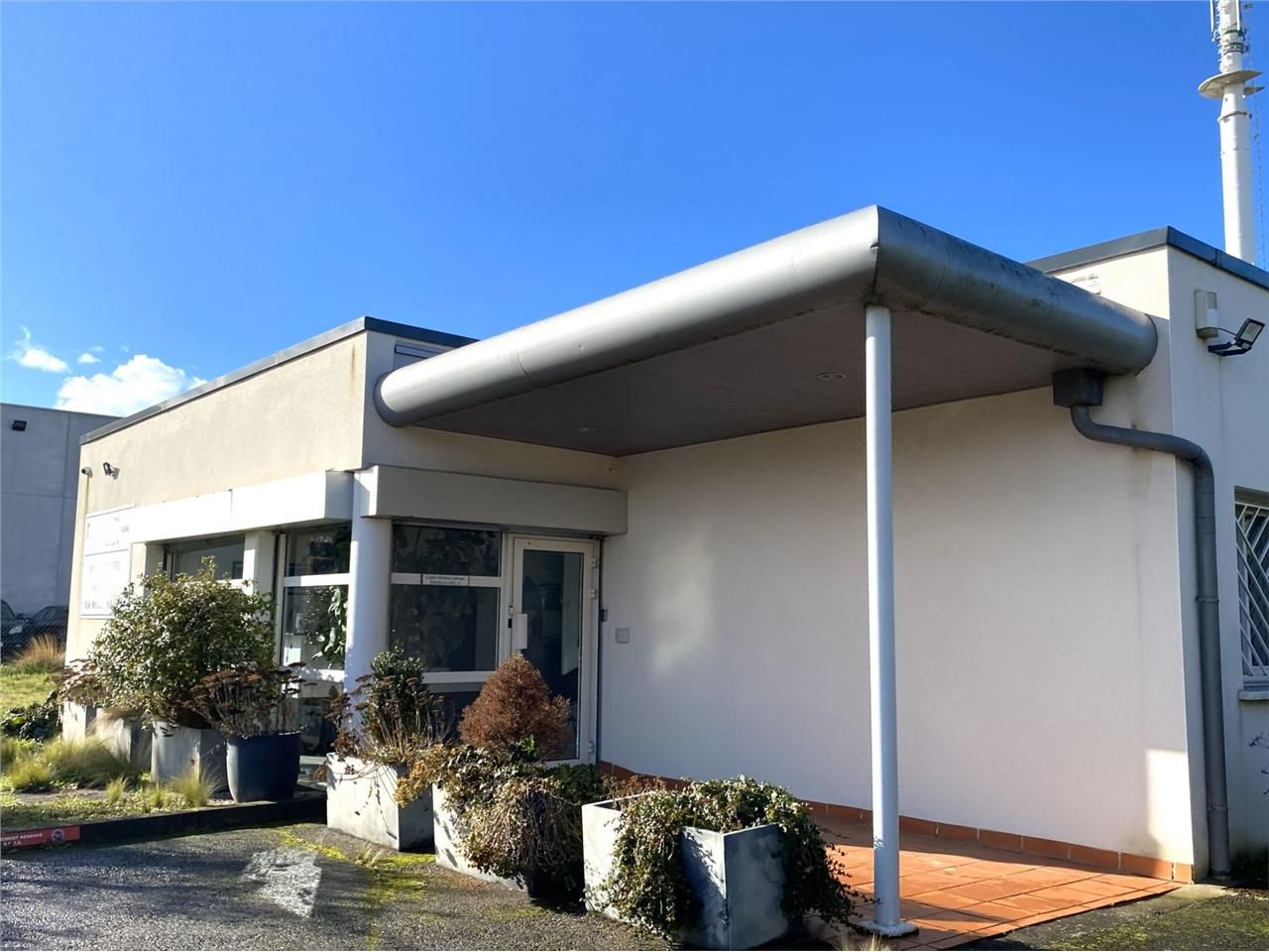 Immeuble indépendant à usage de bureaux à louer d