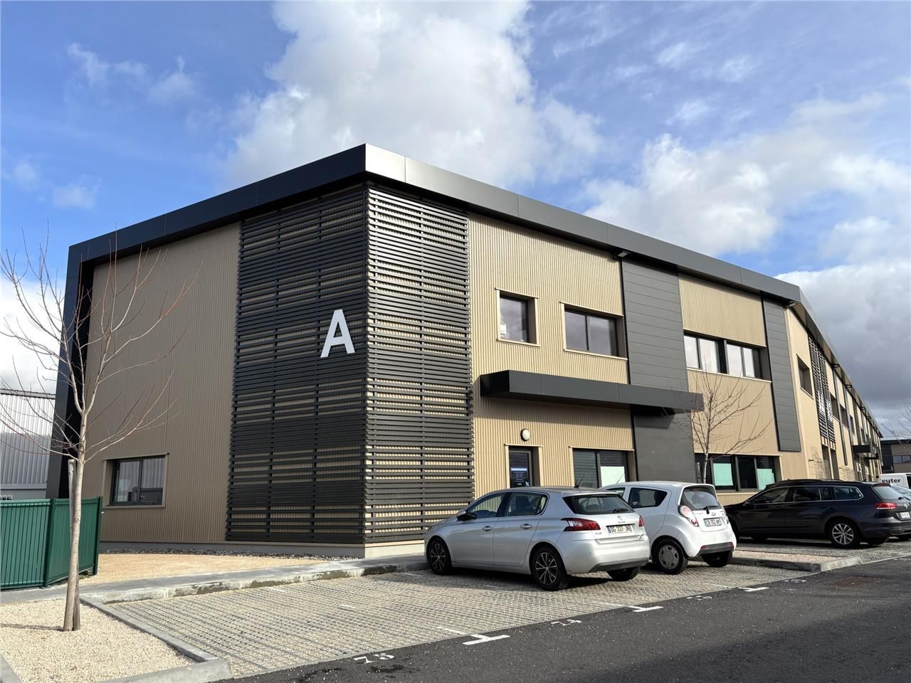 Locaux d'activités neufs à louer, situé au nord-e