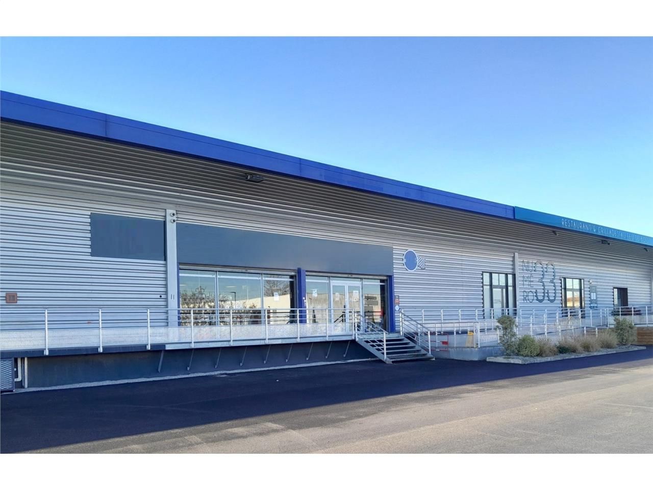 À louer, locaux d'activité de plain-pied dans la 