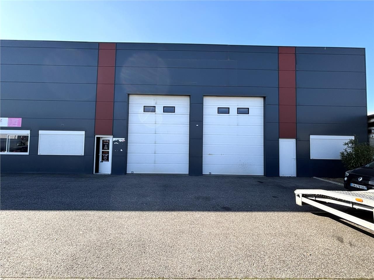 A louer, locaux d'activité disponibles ensemble o