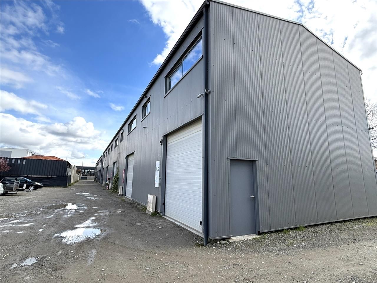 Lots mixtes à louer (Activité et Bureaux) dans un