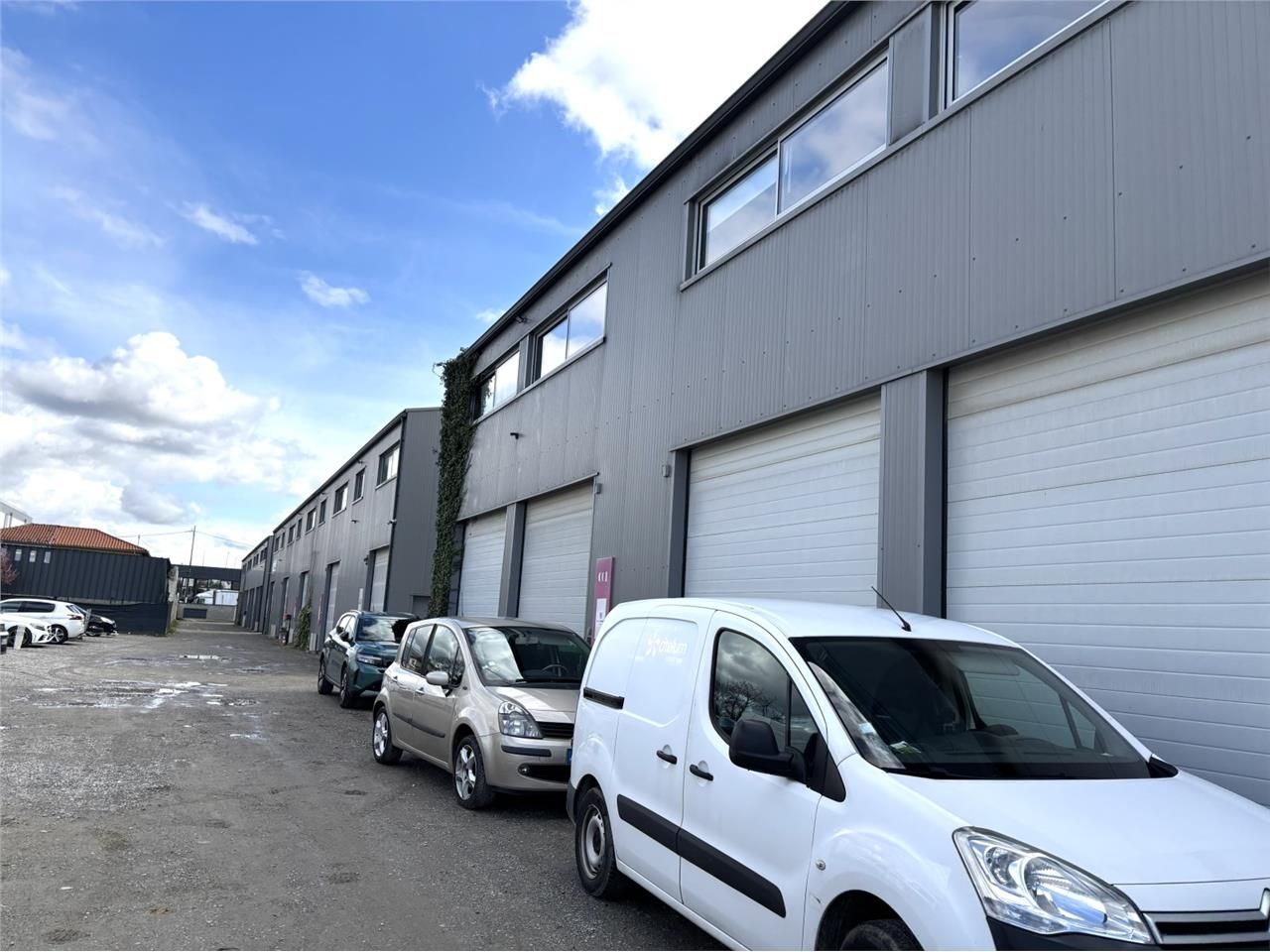 Lots mixtes à louer (Activité et Bureaux) dans un