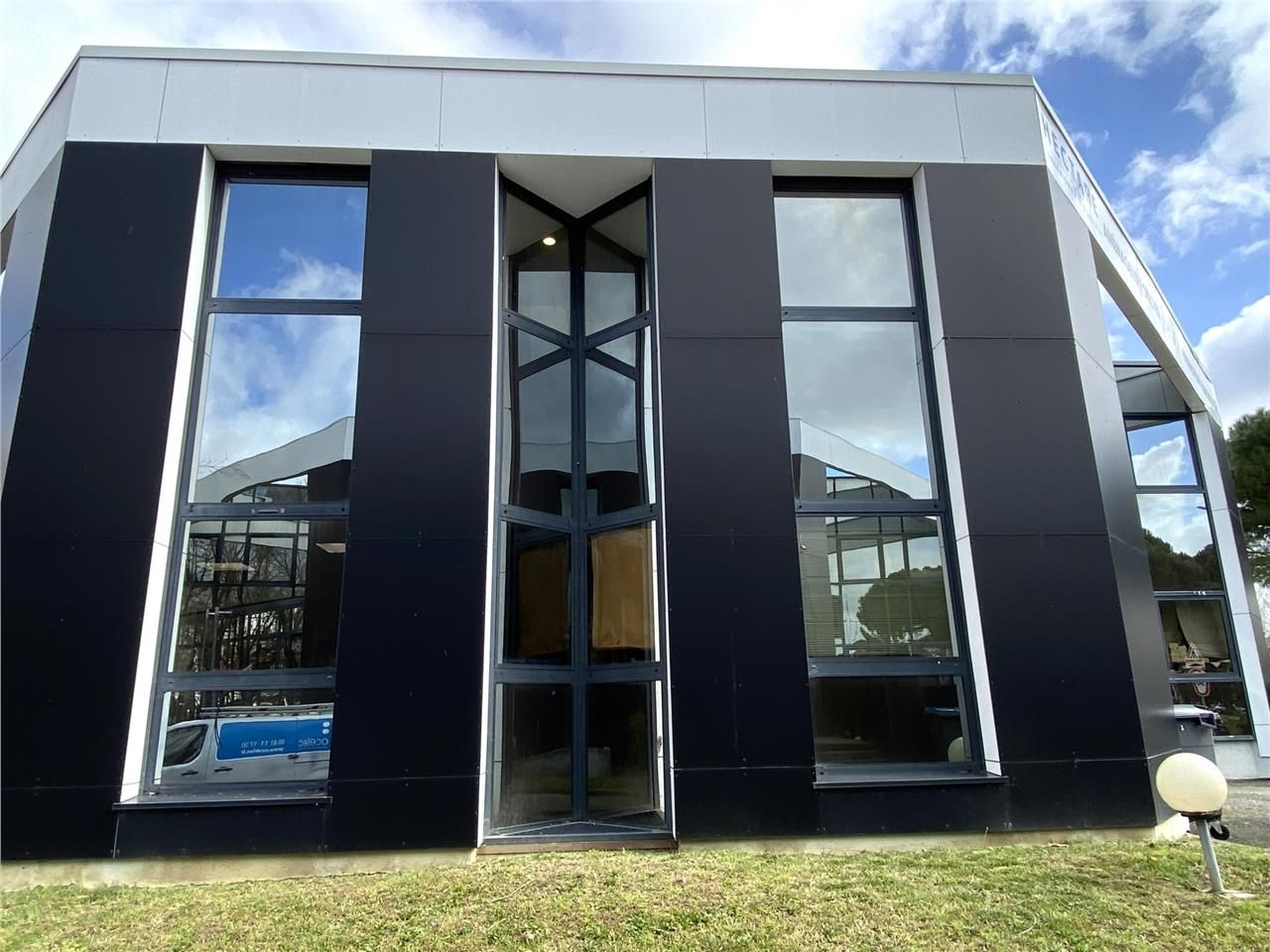 Bureaux à louer à LABEGE ENVOVA dans un immeuble 