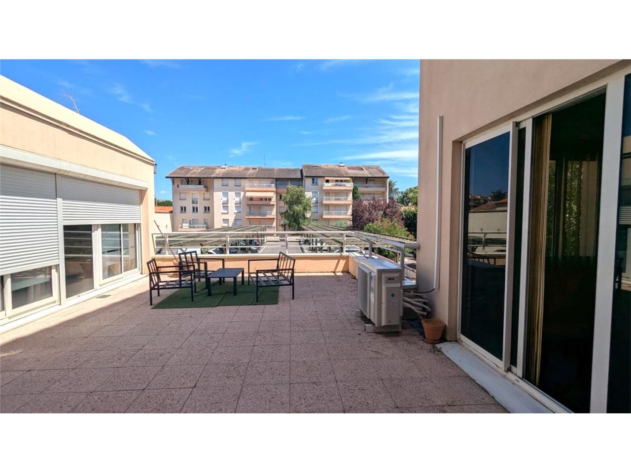 Bureaux à vendre en façade de l'Avenue des Minime