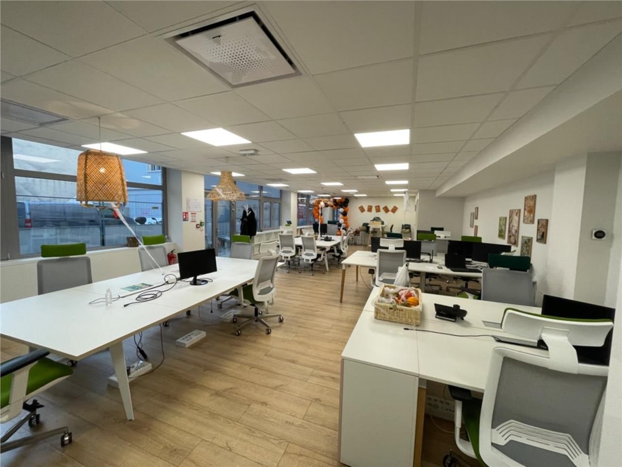 Nous commercialisons à la vente des bureaux récem