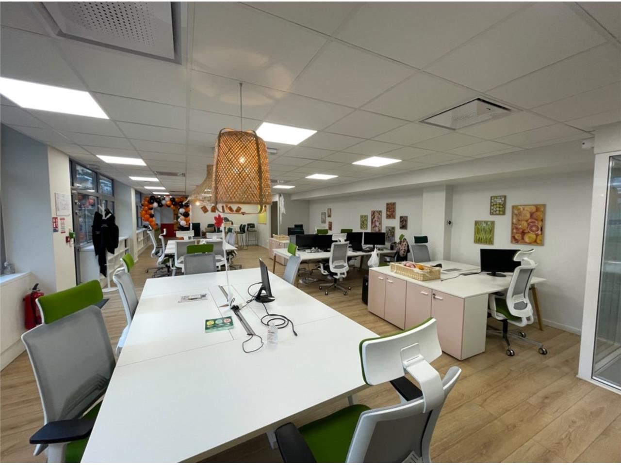 Nous commercialisons à la vente des bureaux récem