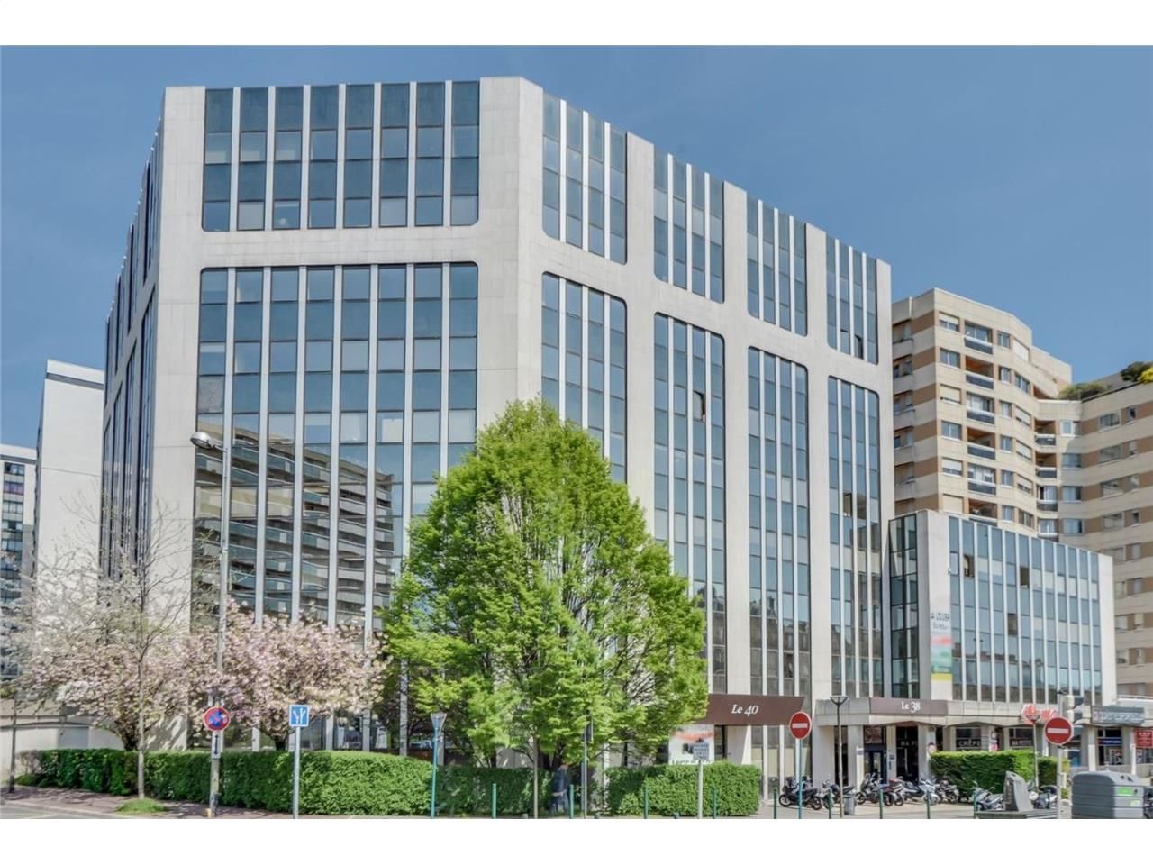 CBRE vous propose des bureaux à vendre à Suresnes