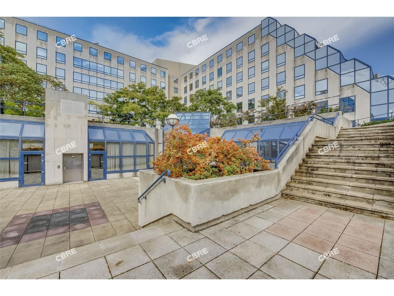 CBRE vous propose des bureaux à vendre, situé en 