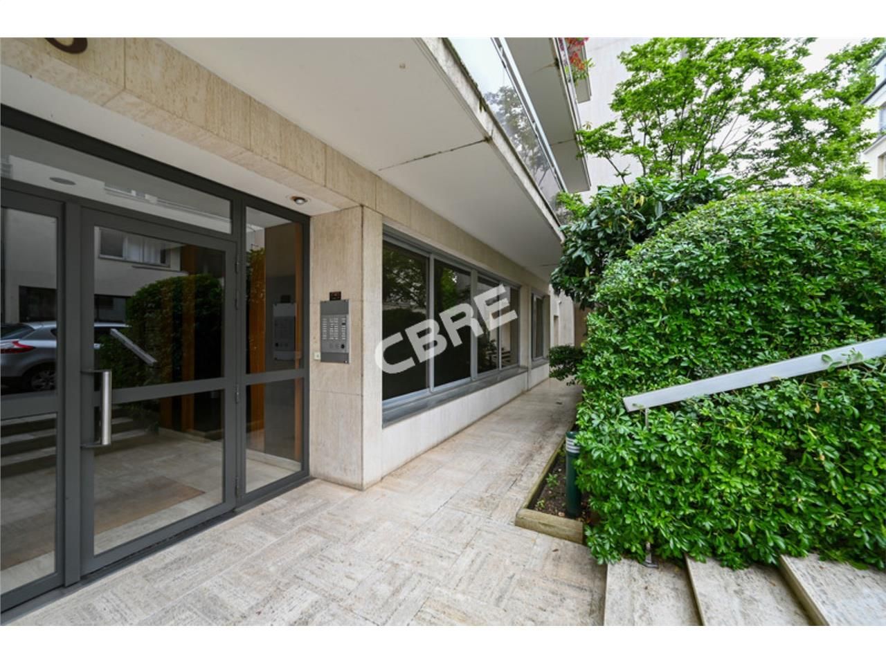 CBRE vous propose d'acquérir des locaux commercia