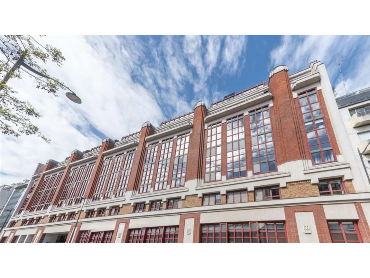 CBRE numéro 1 mondial en immobilier d'entreprise 