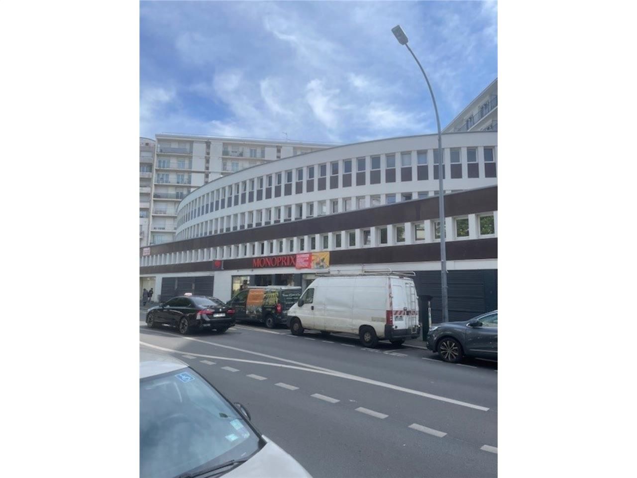 Idéalement situé, CBRE vous propose un espace de