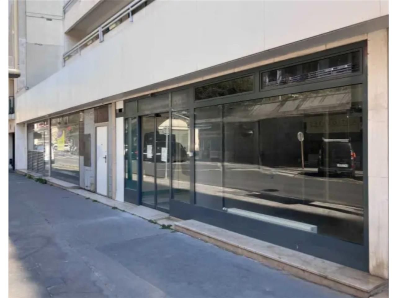 CBRE vous propose d'acquérir une surface de 205m²