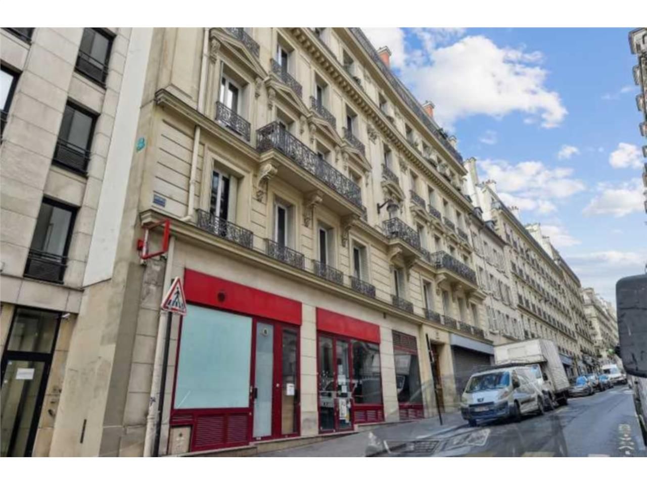 A toute proximité de la Gare Saint Lazare, au sei