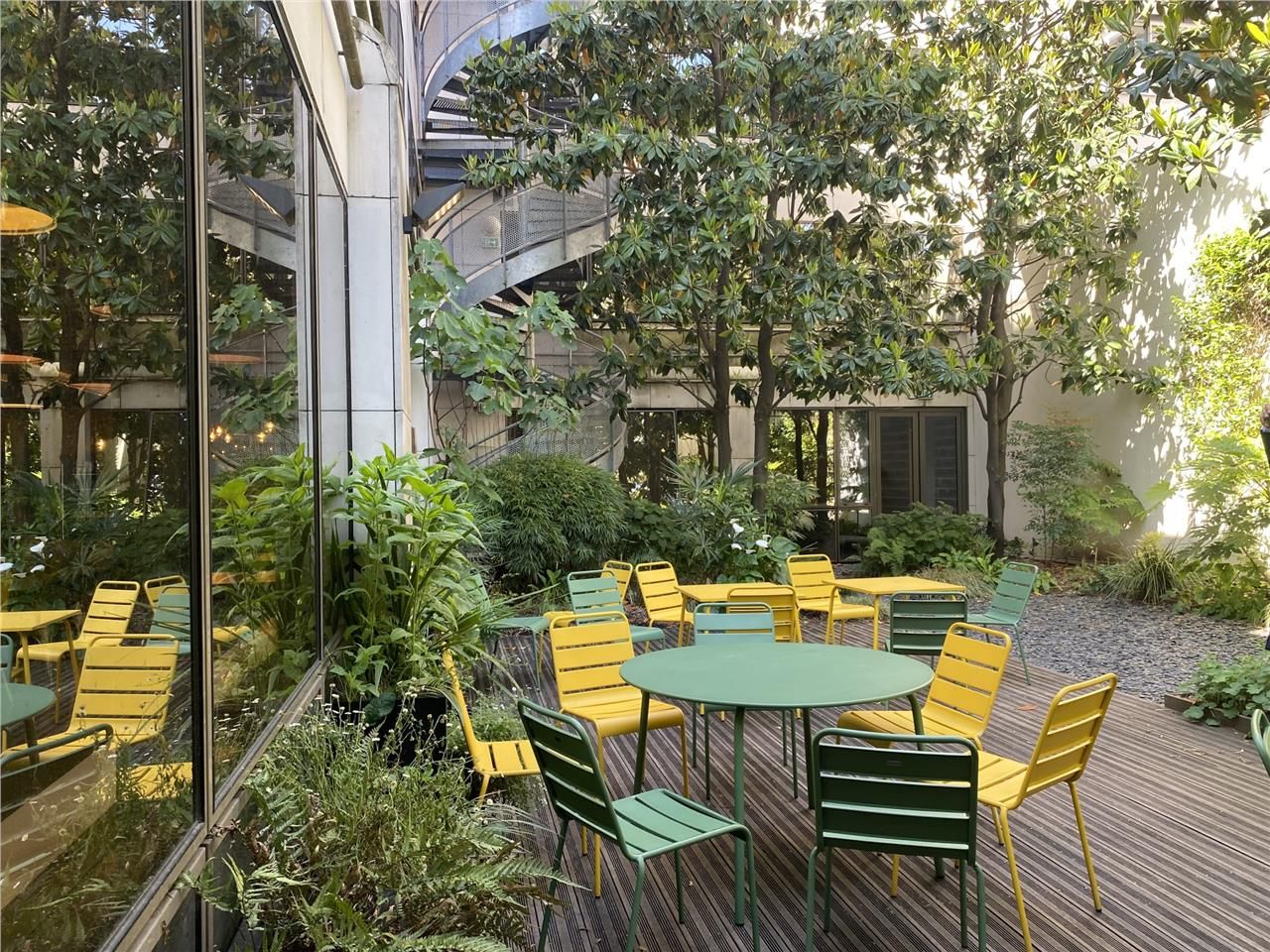 A VENDRE LEVALLOIS : Situé en plein centre de Lev