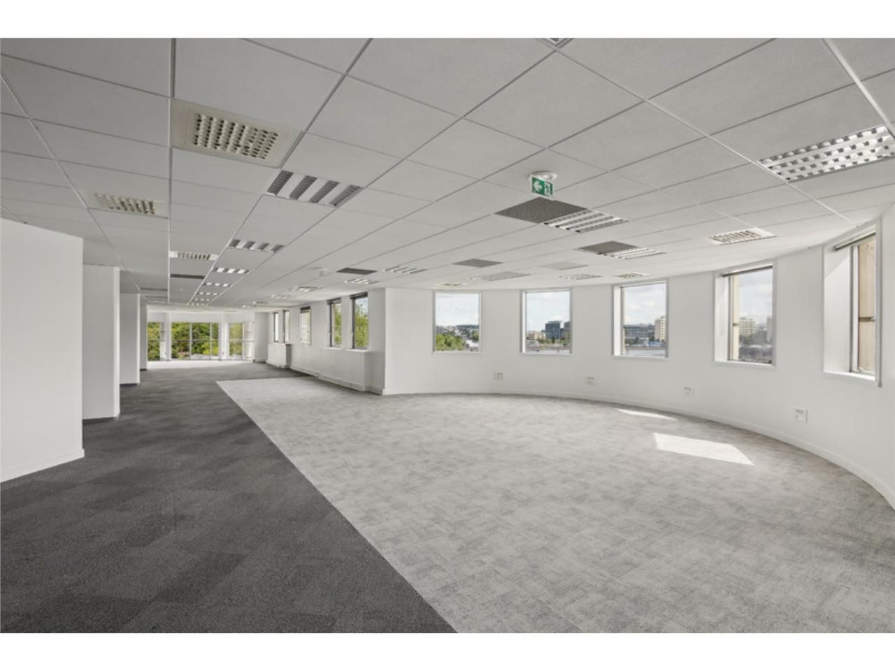 A vendre à Sèvres avec une belle vue Seine, une s