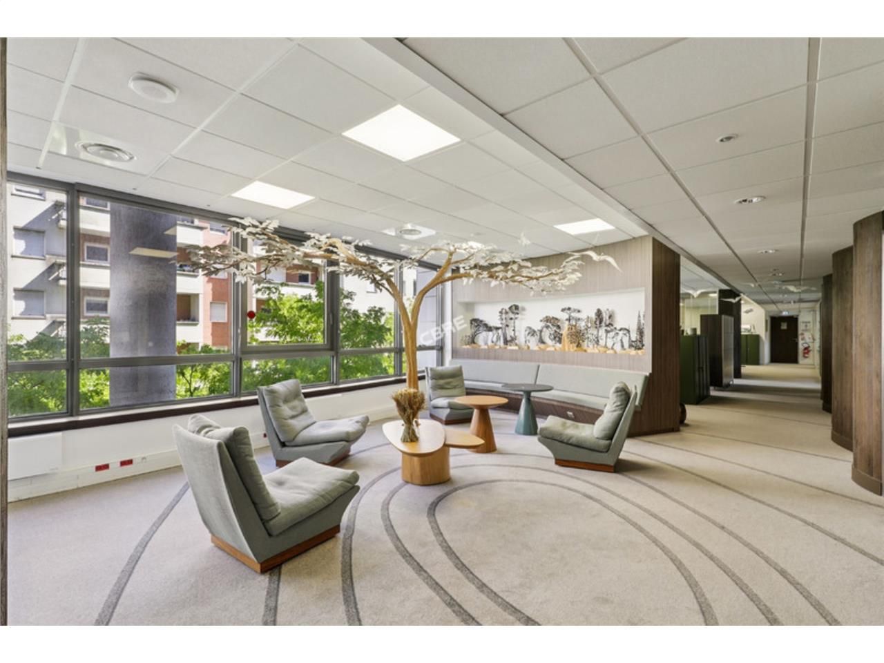 A proximité immédiate de la gare du RER A de Ruei