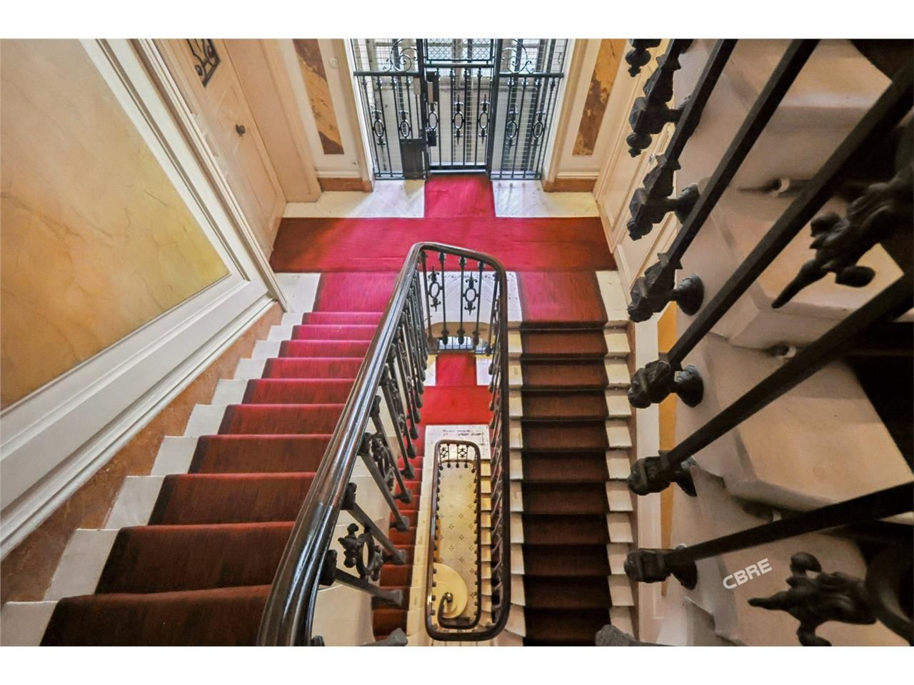 Nous vous présentons à l'acquisition, une surface