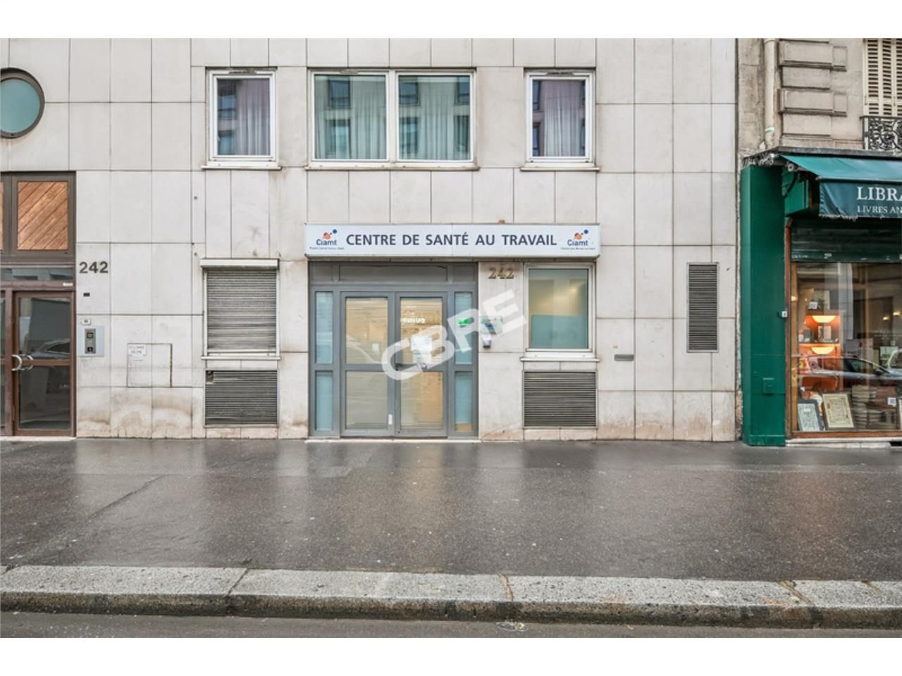 CBRE leader mondial en immobilier d'entreprise pr