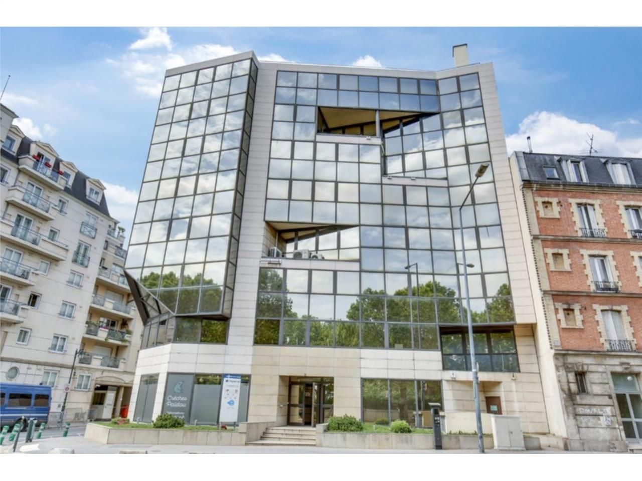 Nous proposons une surface de bureaux d'environ 3