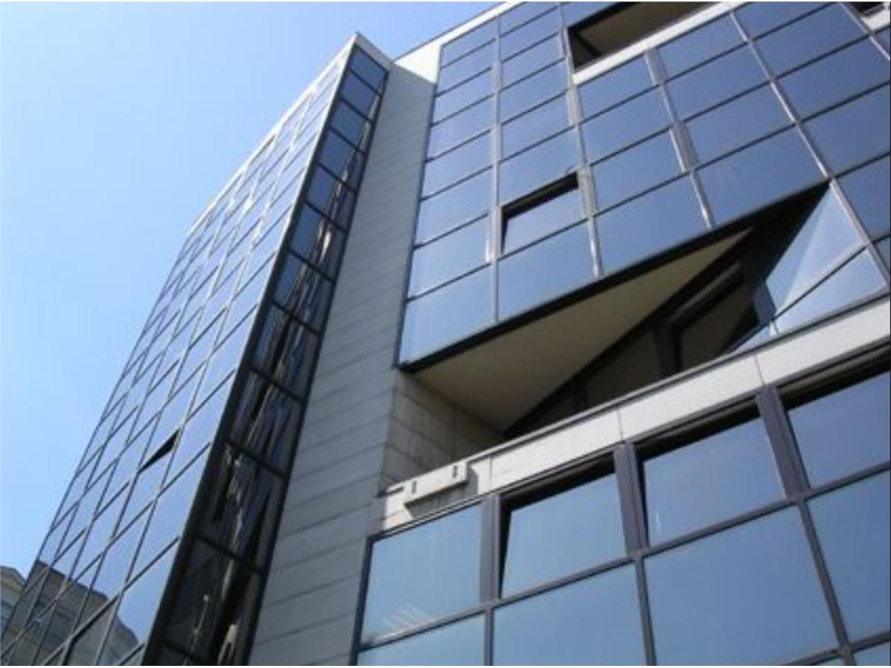 Nous proposons une surface de bureaux d'environ 3