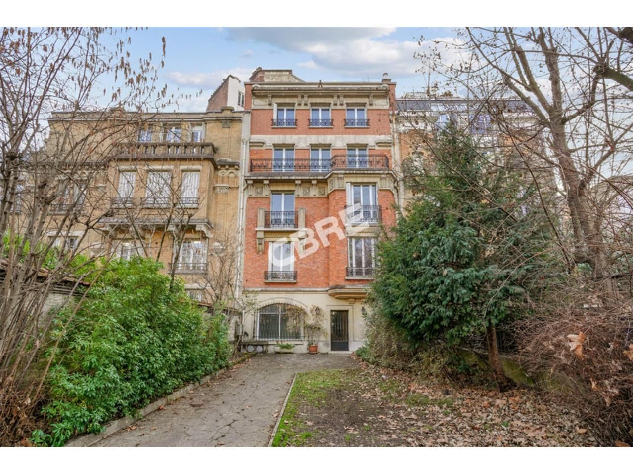 CBRE propose à la vente un très bel hôtel particu