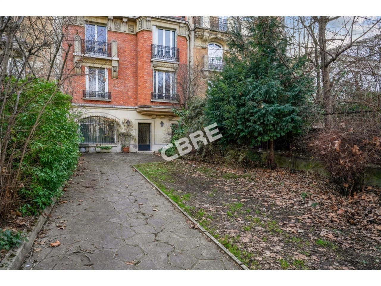 CBRE propose à la vente un très bel hôtel particu