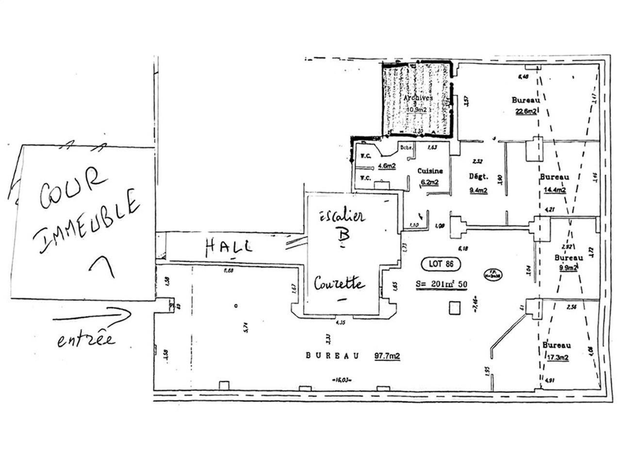 CBRE vous propose, au coeur d'un quartier animé, 
