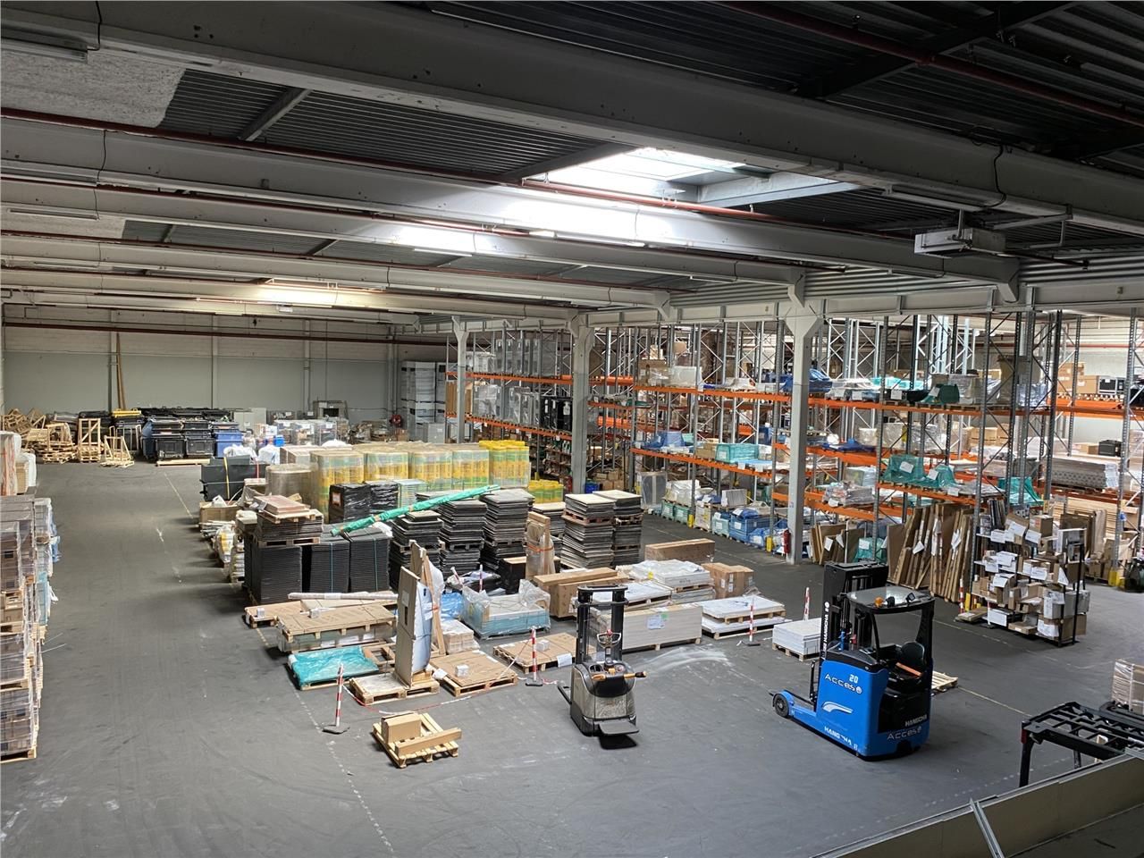 CBRE vous propose à louer, un entrepôt/local d'ac