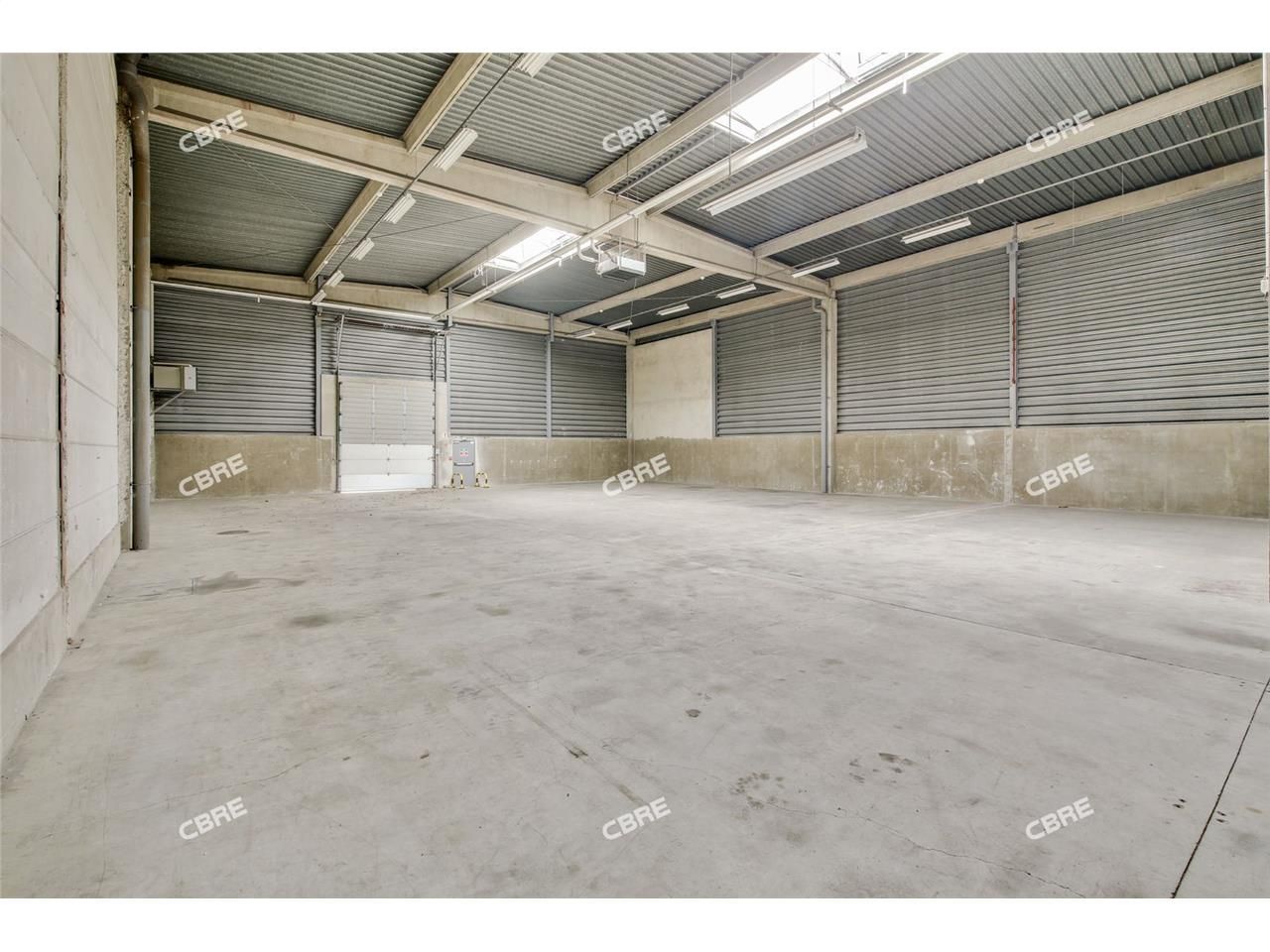 CBRE vous propose à louer, un entrepôt/local d'ac