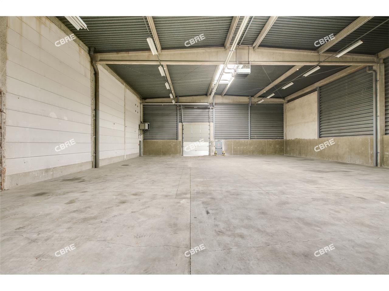 CBRE vous propose à louer, un entrepôt/local d'ac