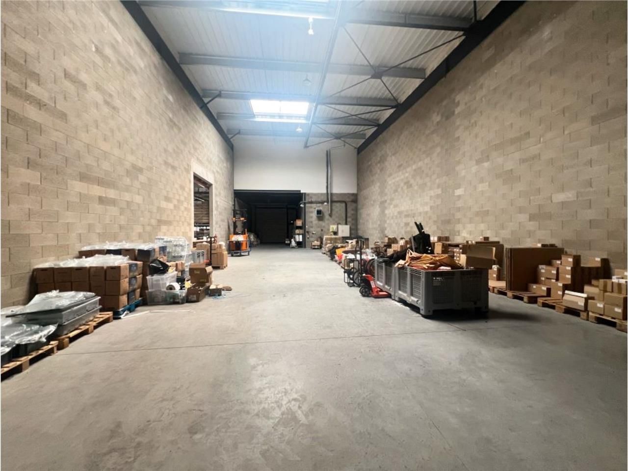 CBRE vous propose à louer, un entrepôt/local d'ac
