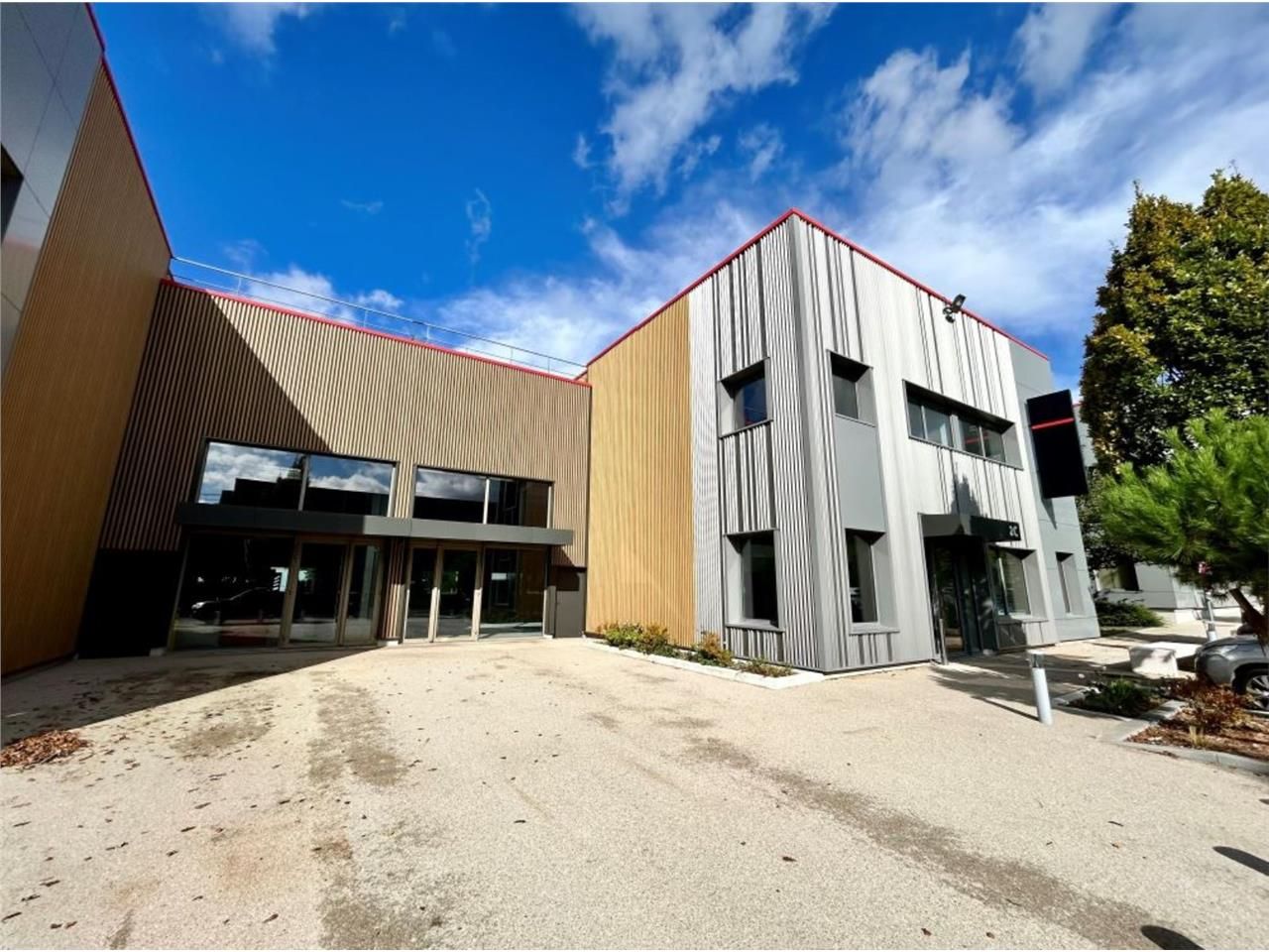 CBRE vous propose à louer, un local d'activités s