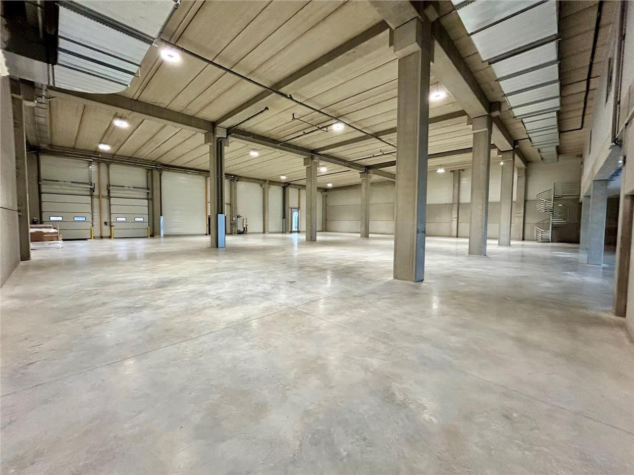 CBRE vous propose à louer, un local d'activités n