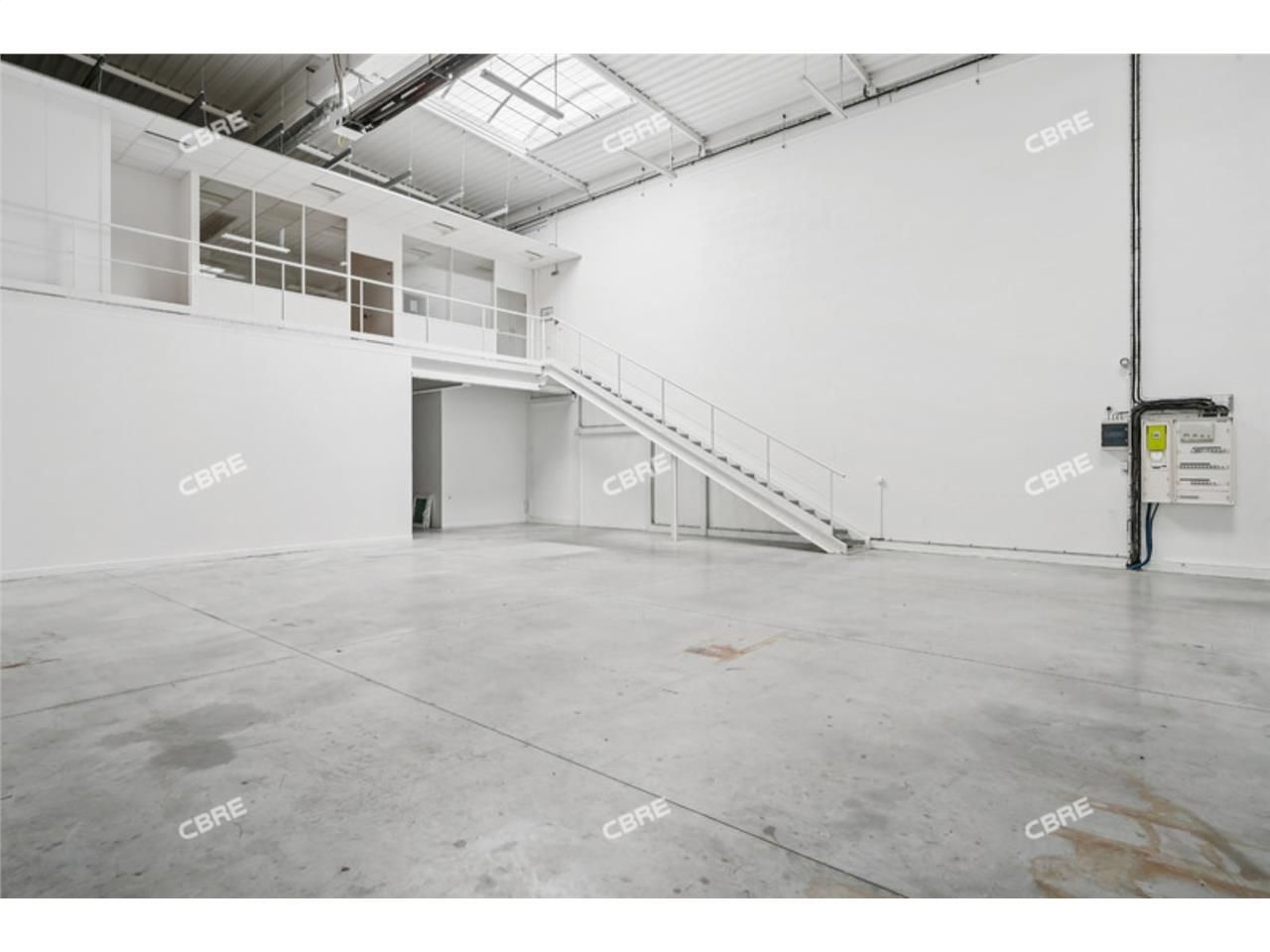 LOGISTIQUE URBAINE - CBRE vous propose à louer, u