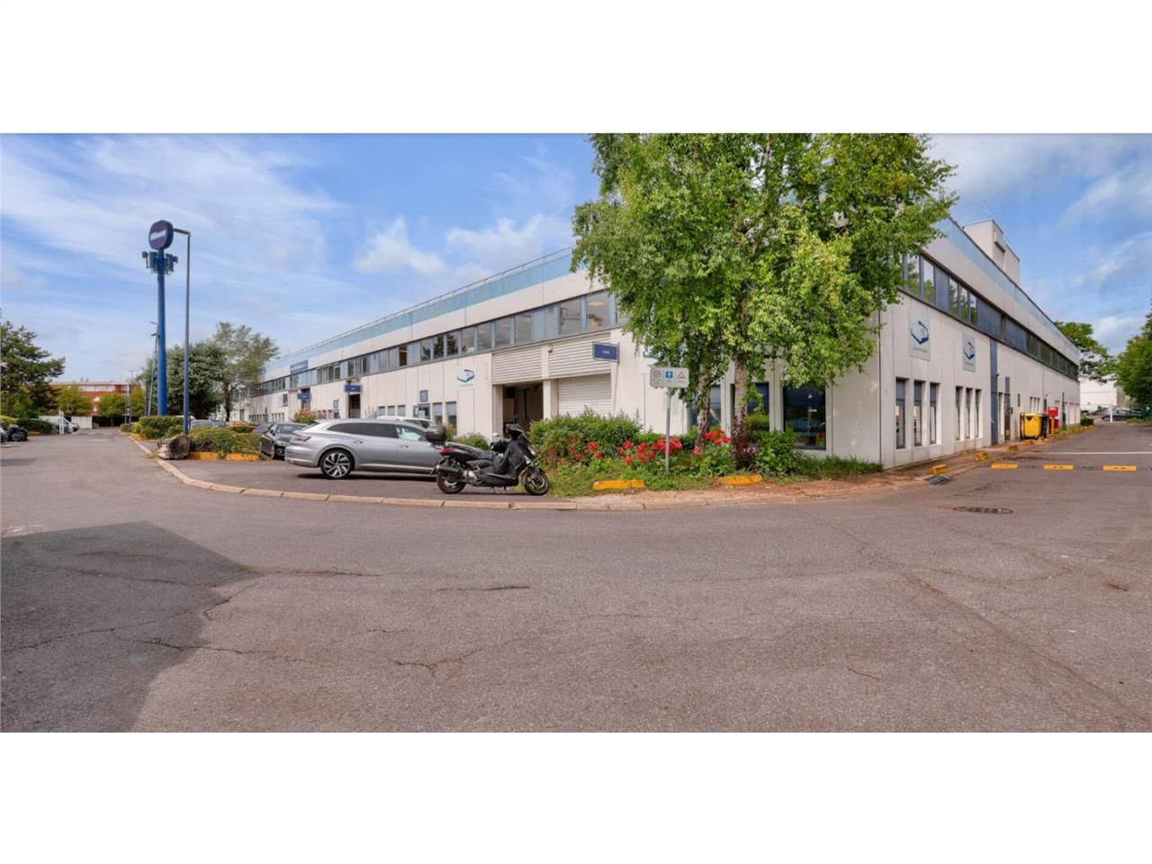 CBRE vous propose à louer, des locaux d'activités