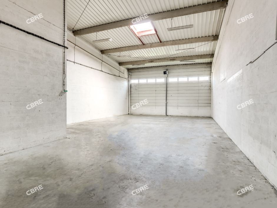 CBRE vous propose à louer, un entrepôt/local d'ac