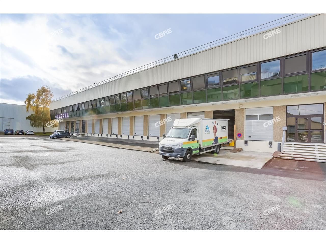 LOGISTIQUE URBAINE - A LOUER - CBRE vous propose 