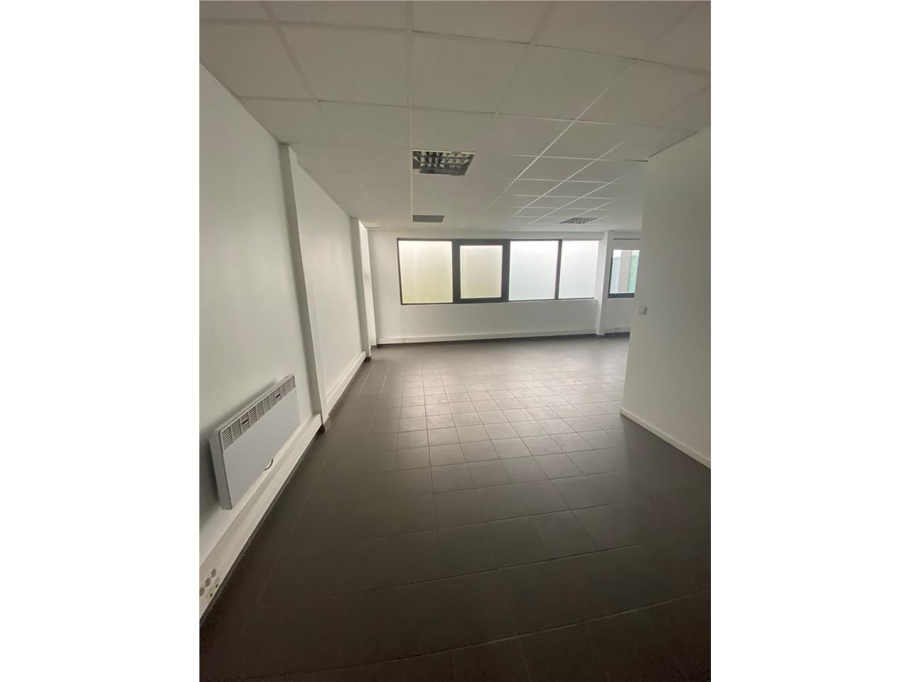 À LOUER - CBRE vous propose sur la commune de Sta