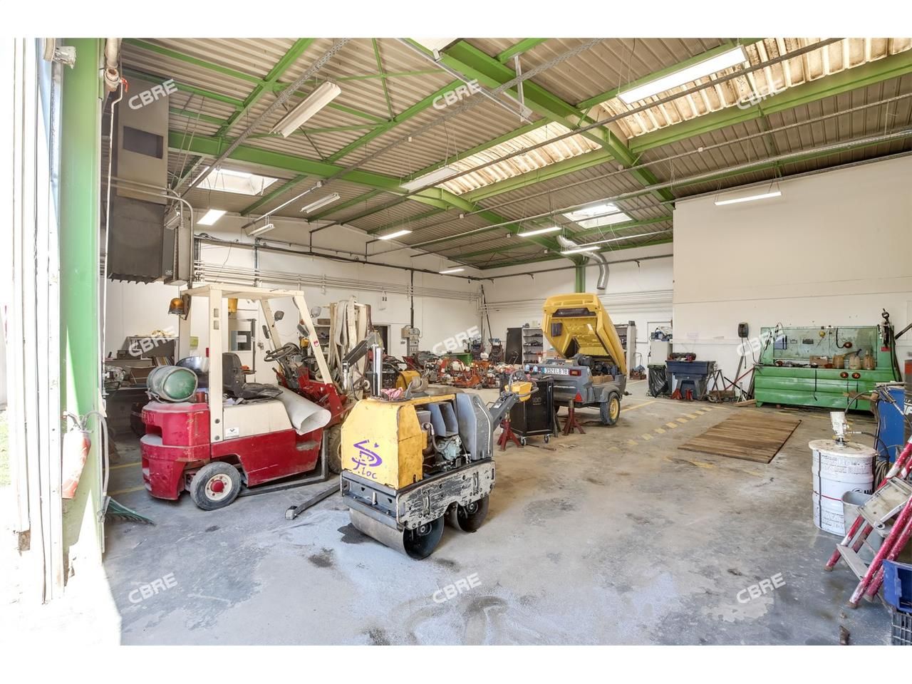 CBRE vous propose à vendre ou à louer, un entrepô