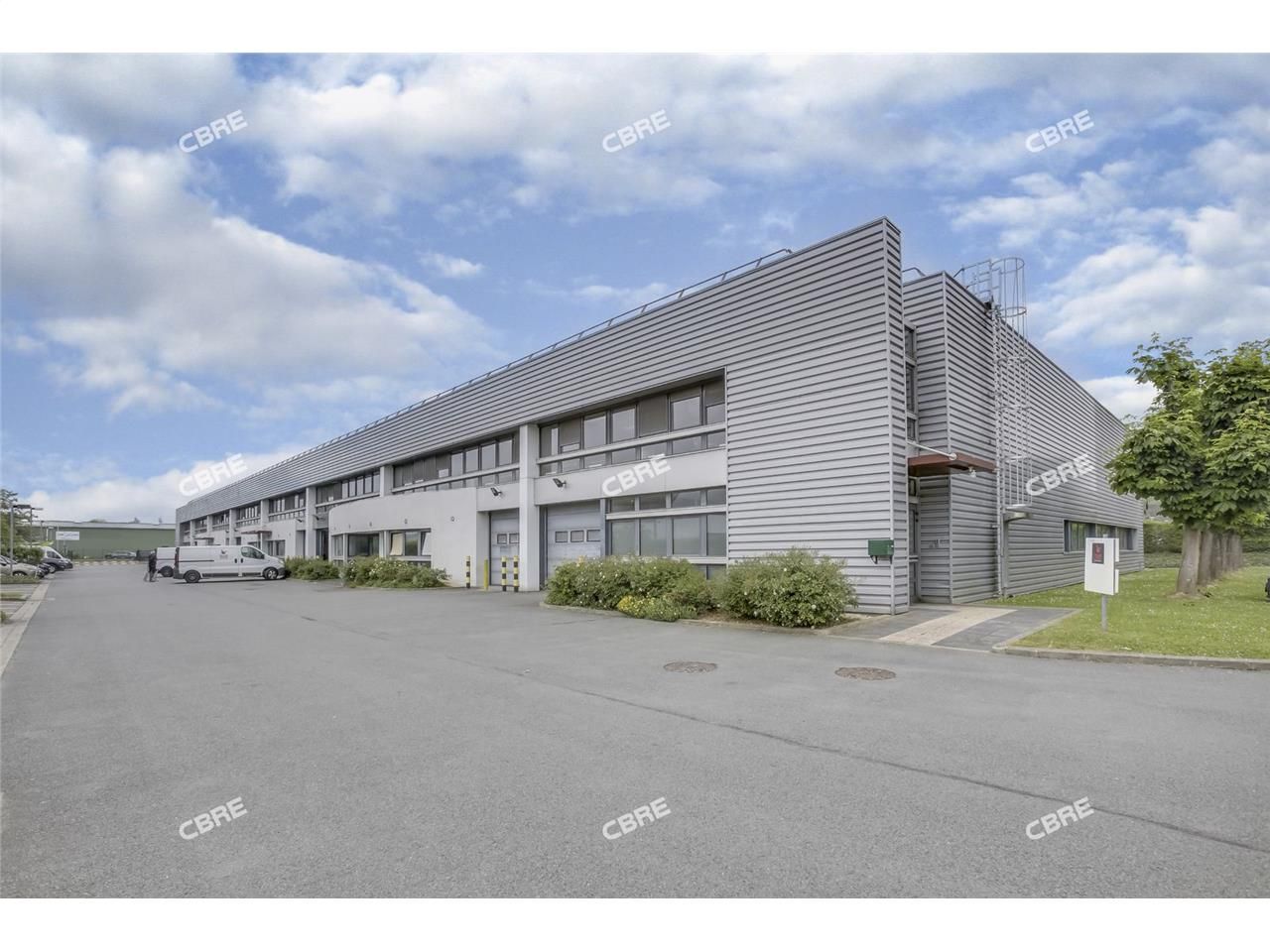 LOGISTIQUE URBAINE - CBRE vous propose à louer, u
