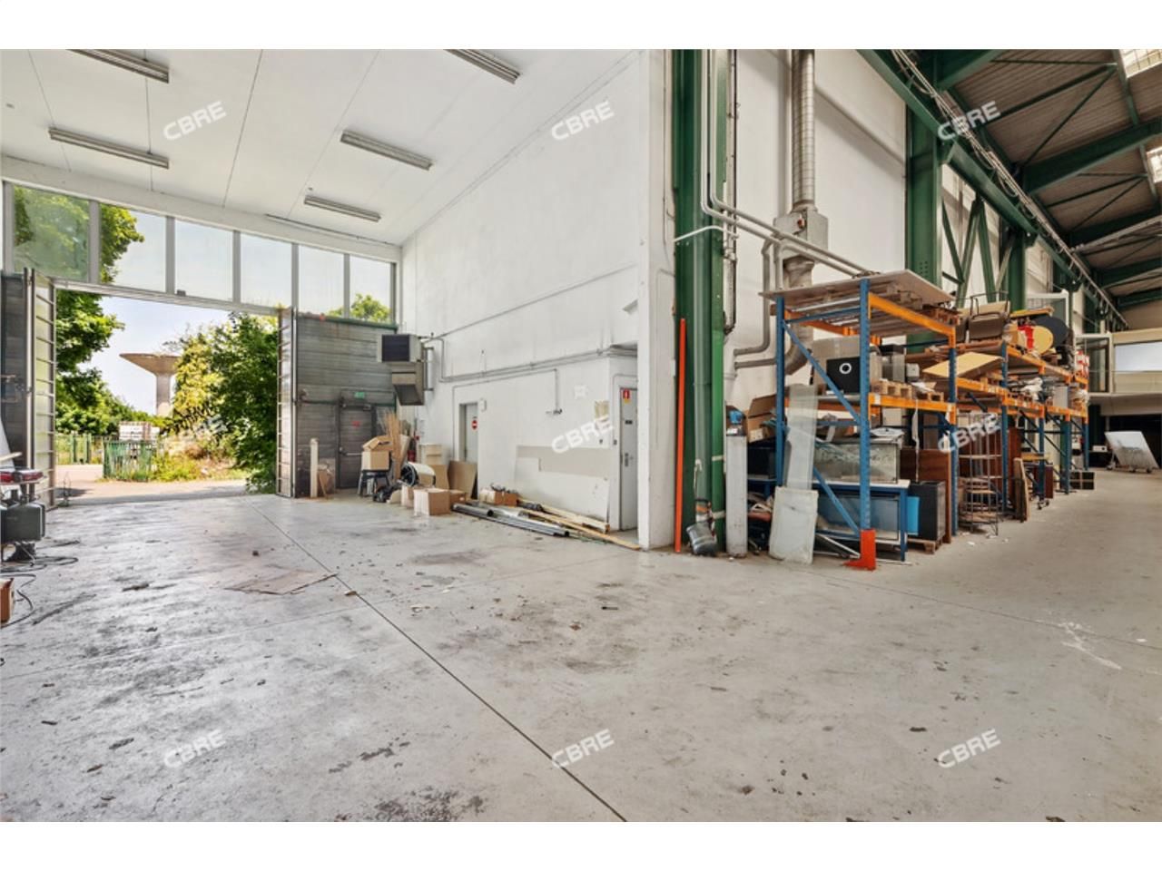 CBRE vous propose à vendre, un entrepôt/local d'a