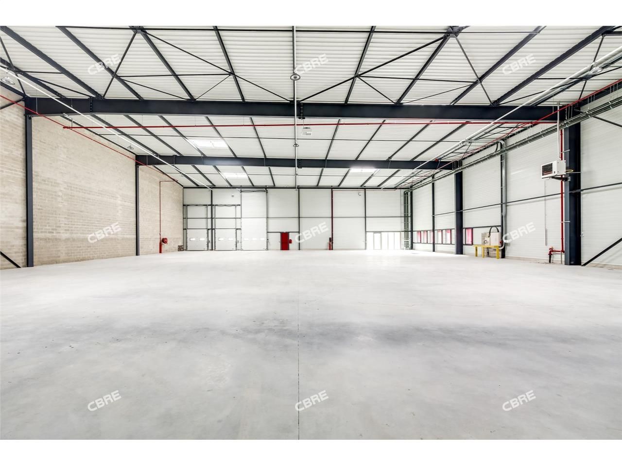 CBRE vous propose à louer, un entrepôt/local d'ac