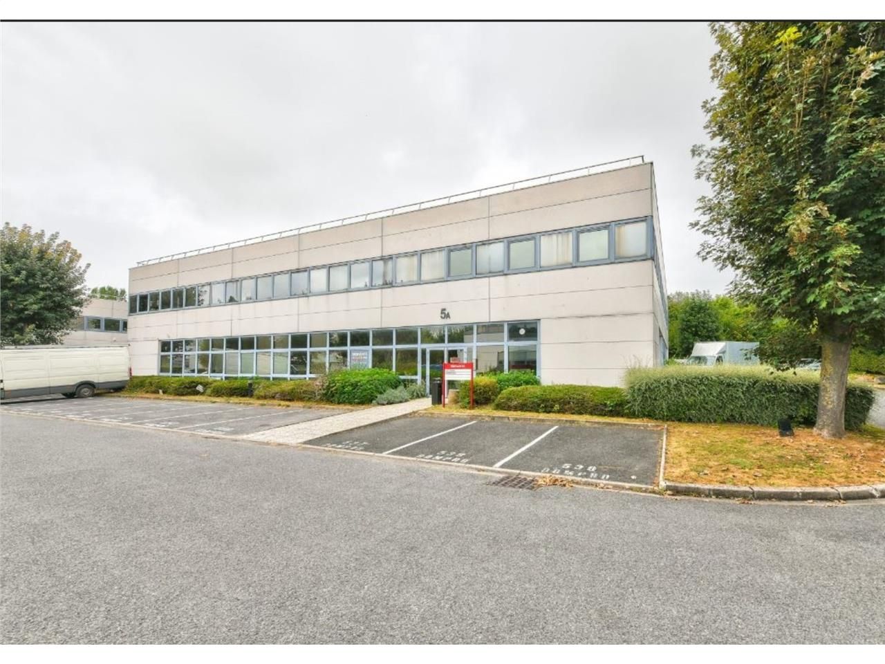 CBRE vous propose à louer, un local d'activités s