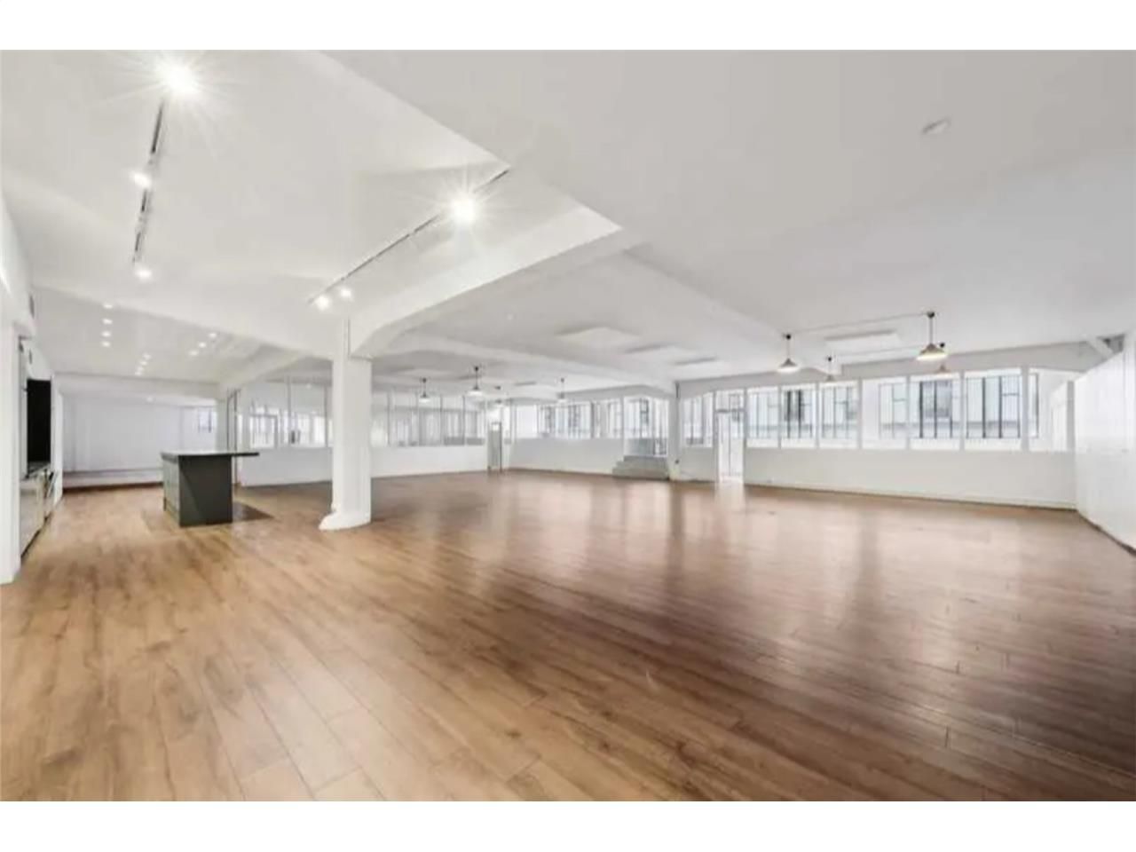 A LOUER - Rare sur le marché! CBRE vous propose d