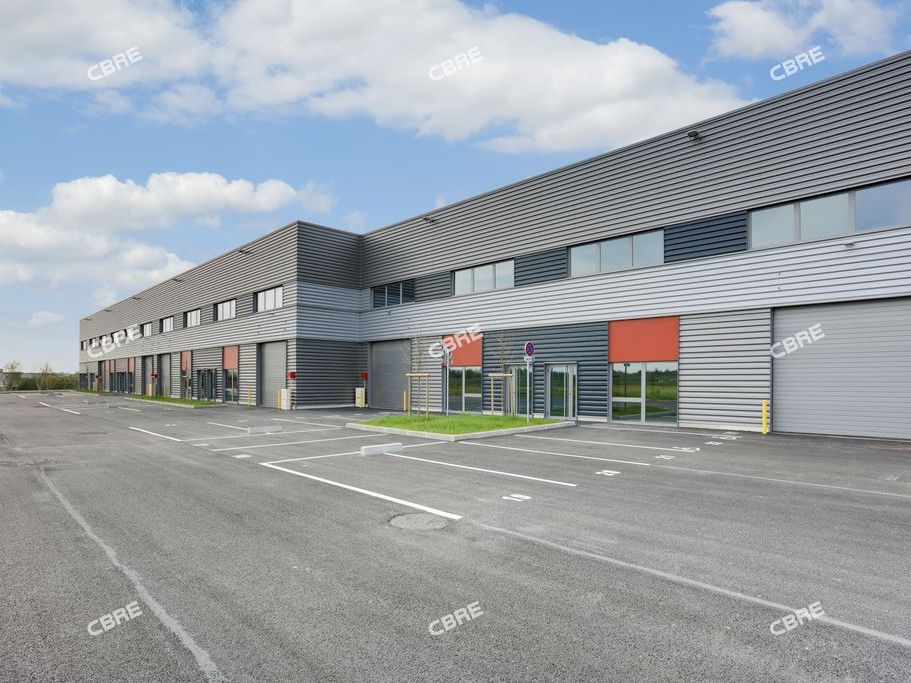 CBRE vous propose à louer, des locaux d'activités