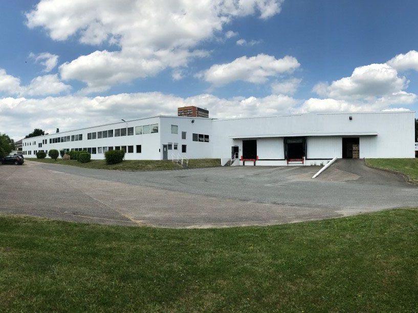 CBRE vous propose à louer deux entrepôts indépend