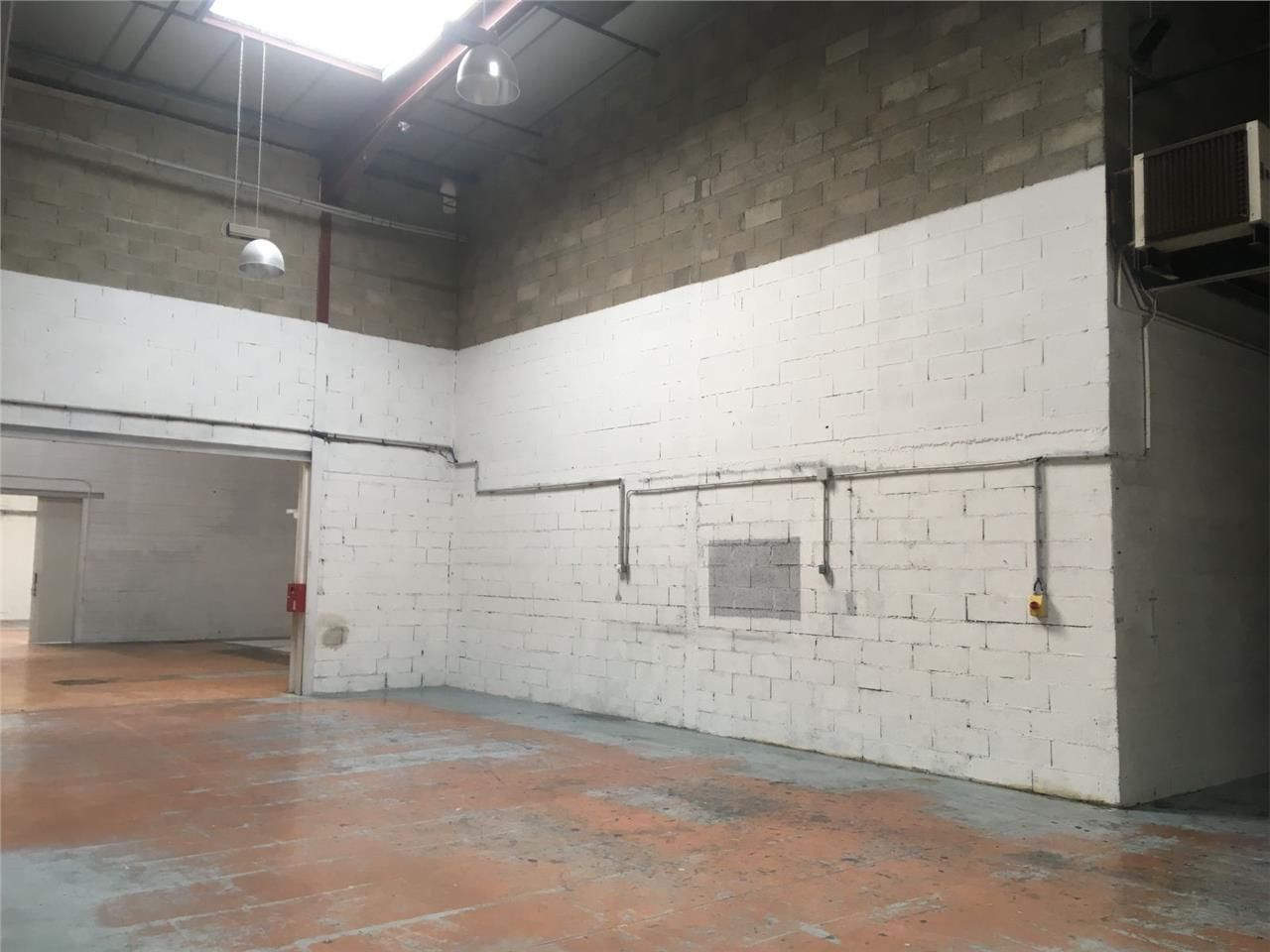 CBRE vous propose à vendre ou à louer, un entrepô